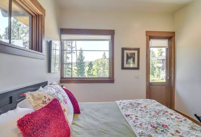 Cozy Fraser Cabin W/ Views & Moose Sightings!