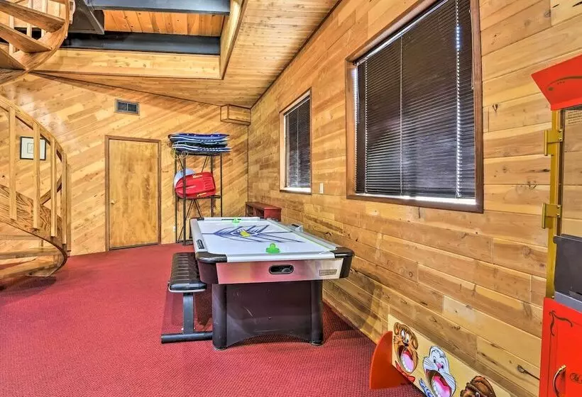 Cozy  Grand Woodland  Cabin W/ Mountain Views