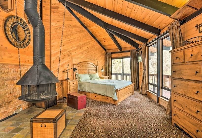 Cozy  Grand Woodland  Cabin W/ Mountain Views