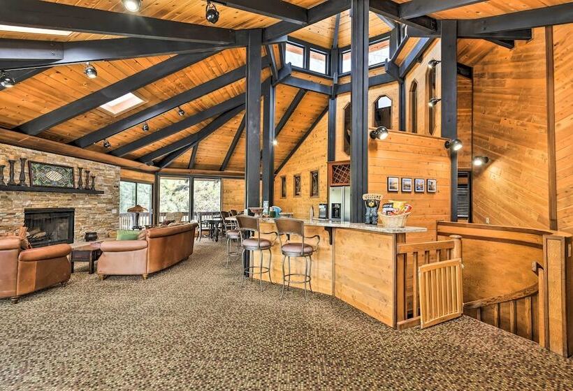 Cozy  Grand Woodland  Cabin W/ Mountain Views