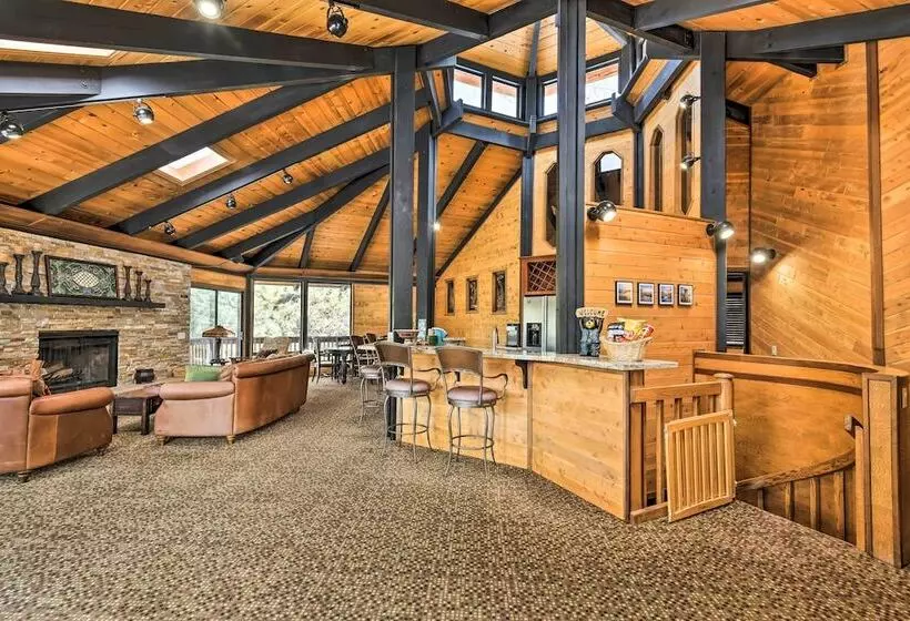 Cozy  Grand Woodland  Cabin W/ Mountain Views