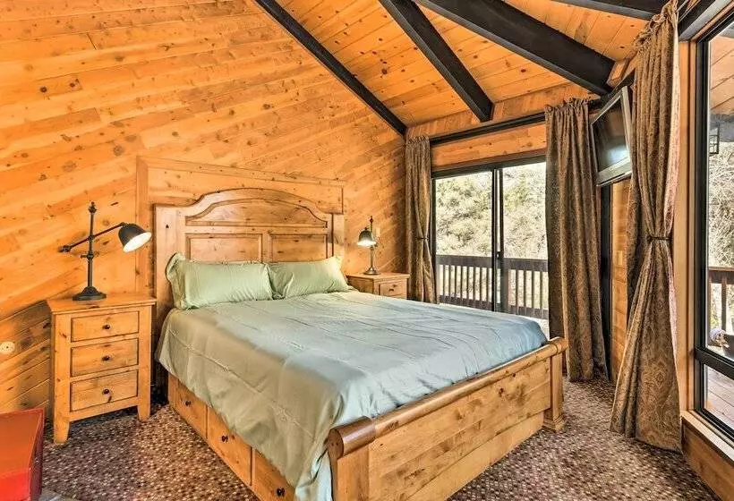 Cozy  Grand Woodland  Cabin W/ Mountain Views