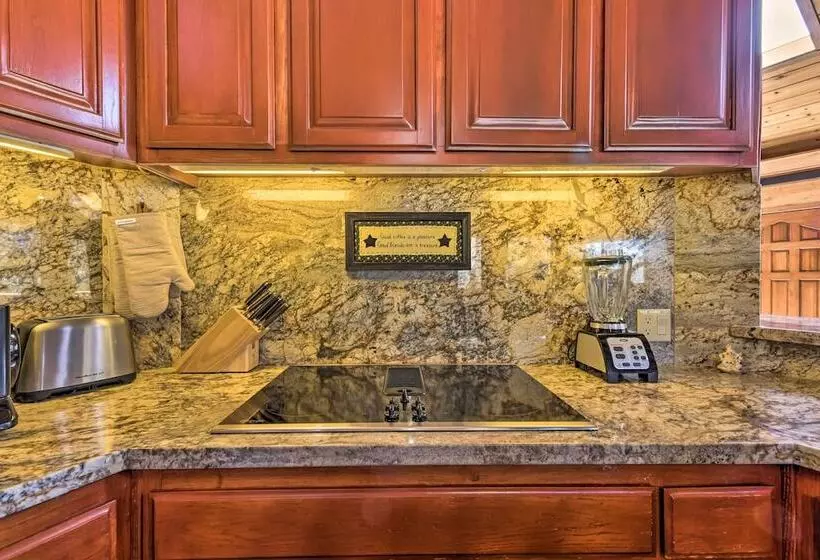 Cozy  Grand Woodland  Cabin W/ Mountain Views