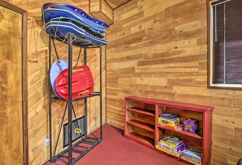 Cozy  Grand Woodland  Cabin W/ Mountain Views