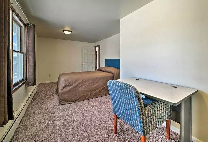 Cozy Tawas City Home W/ Views Of Lake Huron!