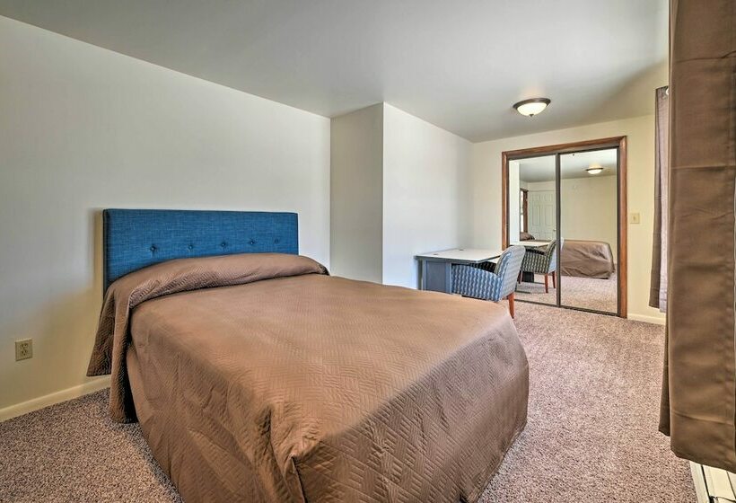 Cozy Tawas City Home W/ Views Of Lake Huron!