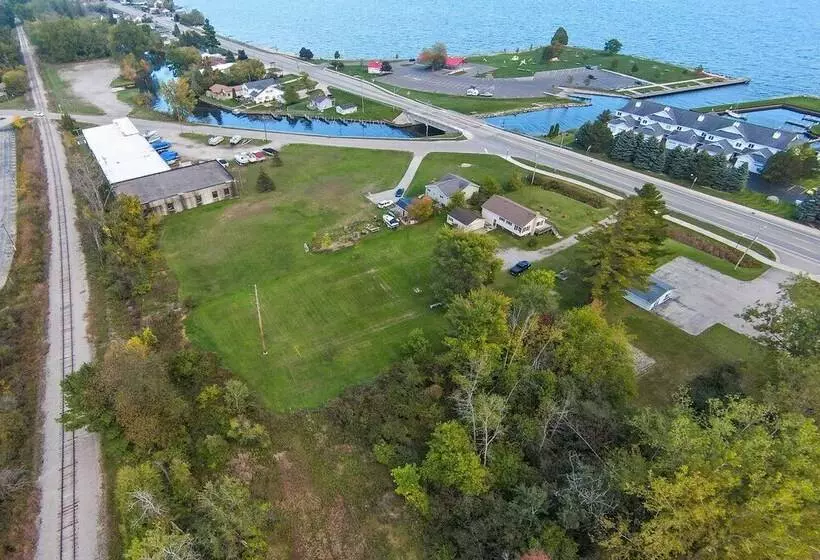 Cozy Tawas City Home W/ Views Of Lake Huron!