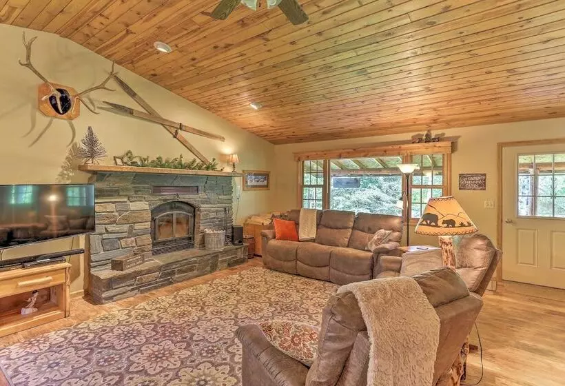 Lead Cabin ~ 9 Mi To Deadwood: Hot Tub + Patio!