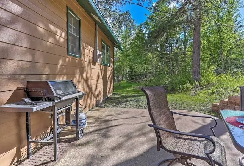 Lead Cabin ~ 9 Mi To Deadwood: Hot Tub + Patio!
