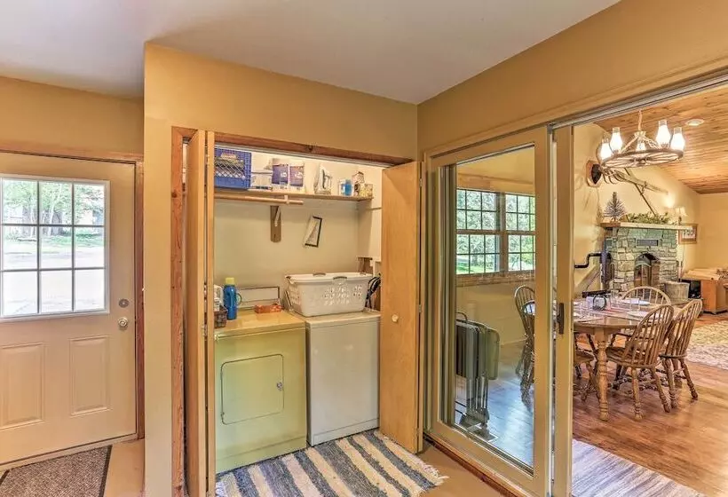 Lead Cabin ~ 9 Mi To Deadwood: Hot Tub + Patio!