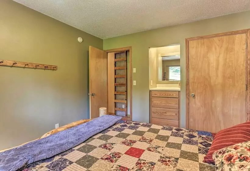 Lead Cabin ~ 9 Mi To Deadwood: Hot Tub + Patio!