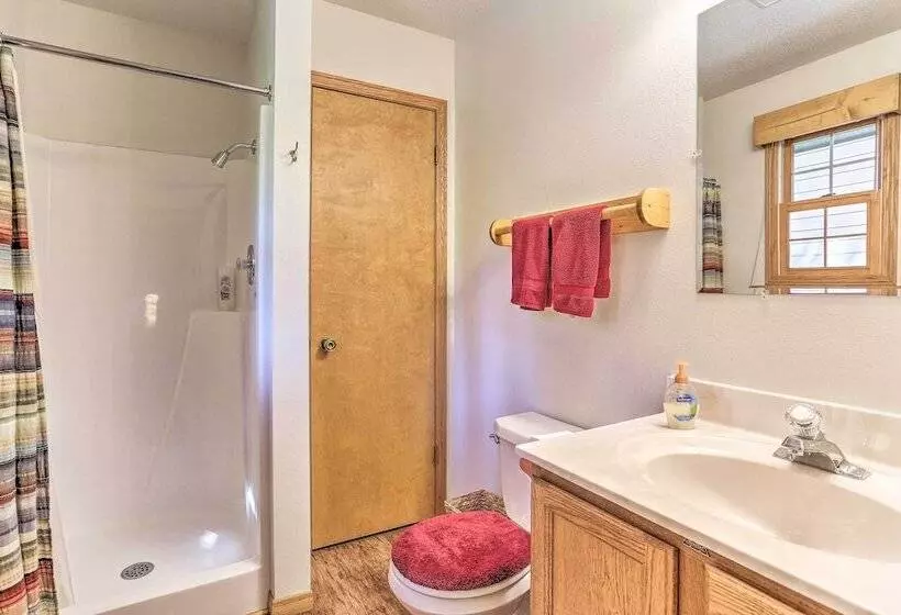 Lead Cabin ~ 9 Mi To Deadwood: Hot Tub + Patio!