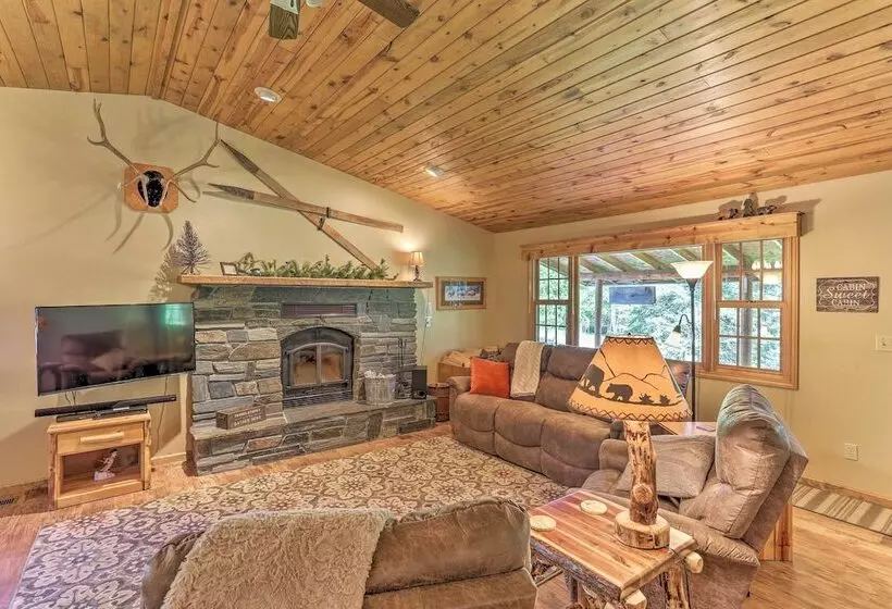 Lead Cabin ~ 9 Mi To Deadwood: Hot Tub + Patio!