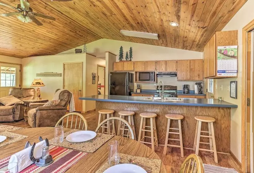 Lead Cabin ~ 9 Mi To Deadwood: Hot Tub + Patio!