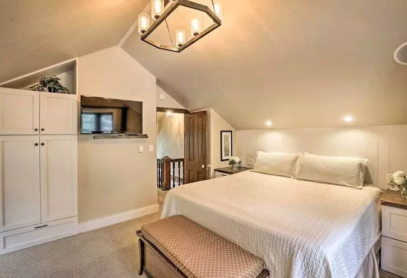 Family Home In Georgetown: Walk To Town & Railroad