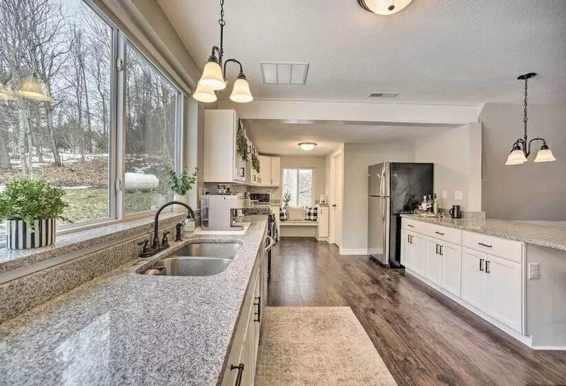 A Frame Cabin W/ Hot Tub: 5 Mi To Waterford!