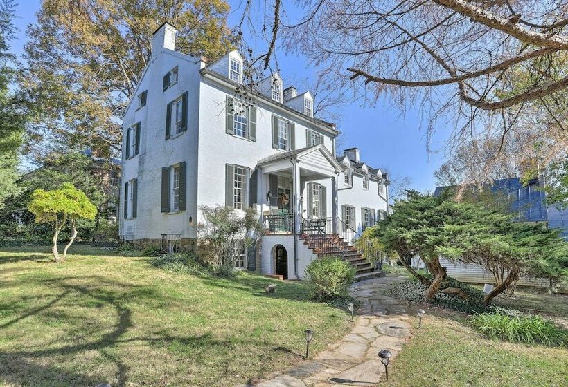 Historic Warrenton Home W/ Patio & Hot Tub!