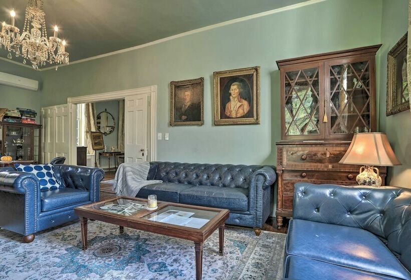 Historic Warrenton Home W/ Patio & Hot Tub!