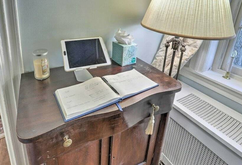 Historic Warrenton Home W/ Patio & Hot Tub!