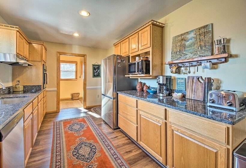 Home W/ Hot Tub Near Shenandoah Nat L Park!