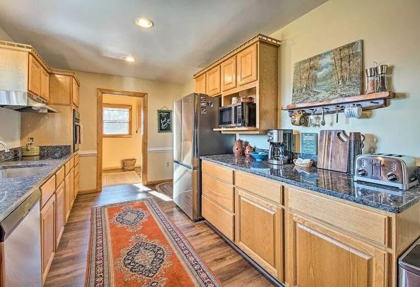 Home W/ Hot Tub Near Shenandoah Nat L Park!