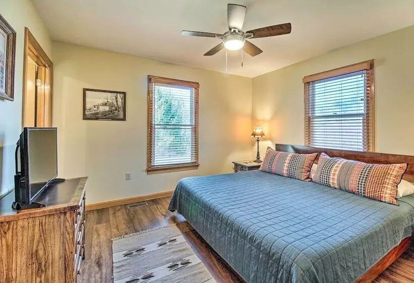 Home W/ Hot Tub Near Shenandoah Nat L Park!