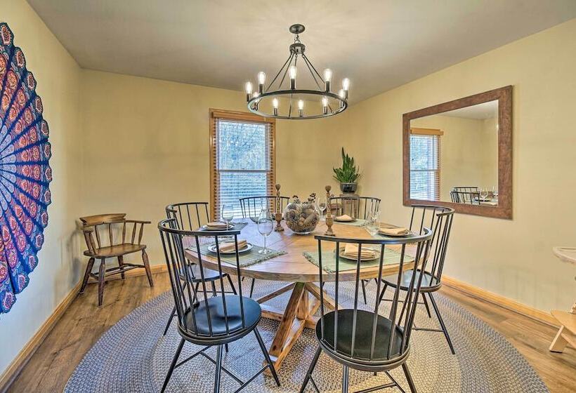 Home W/ Hot Tub Near Shenandoah Nat L Park!