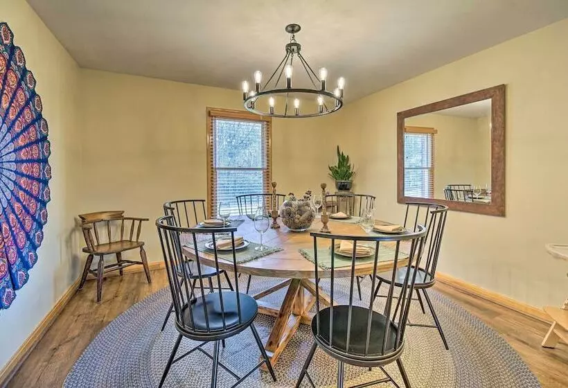 Home W/ Hot Tub Near Shenandoah Nat L Park!