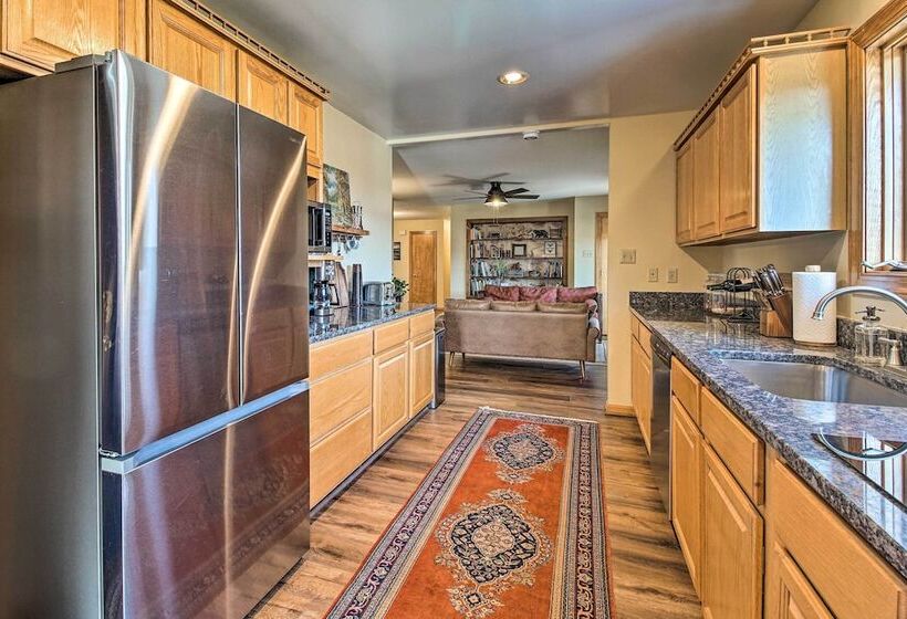 Home W/ Hot Tub Near Shenandoah Nat L Park!