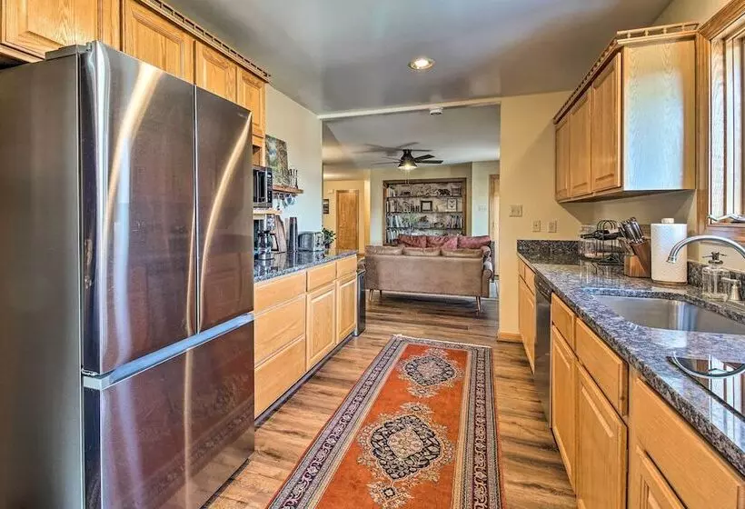 Home W/ Hot Tub Near Shenandoah Nat L Park!