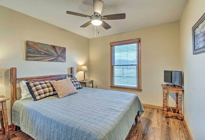 Home W/ Hot Tub Near Shenandoah Nat L Park!