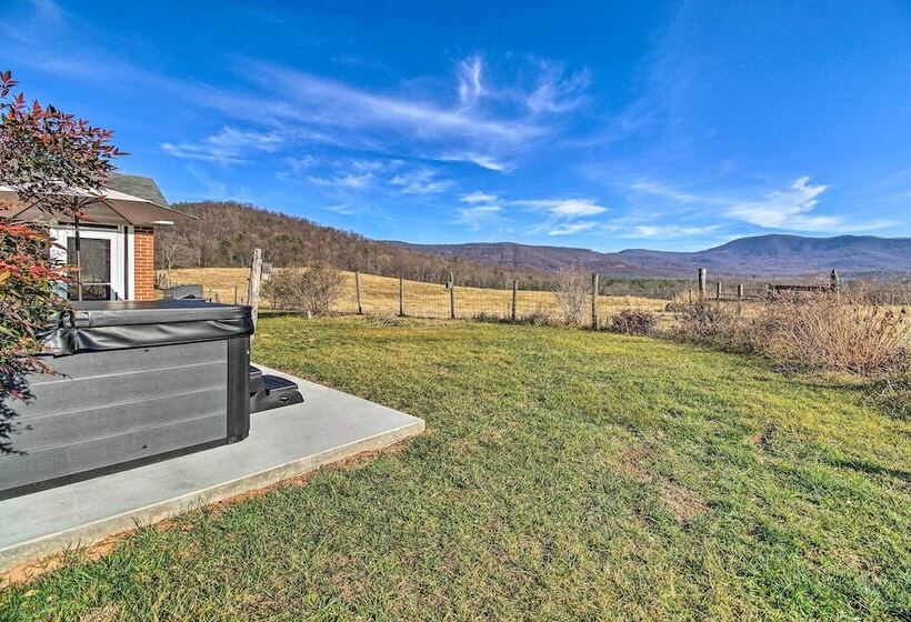 Home W/ Hot Tub Near Shenandoah Nat L Park!