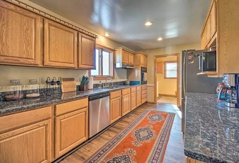 Home W/ Hot Tub Near Shenandoah Nat L Park!