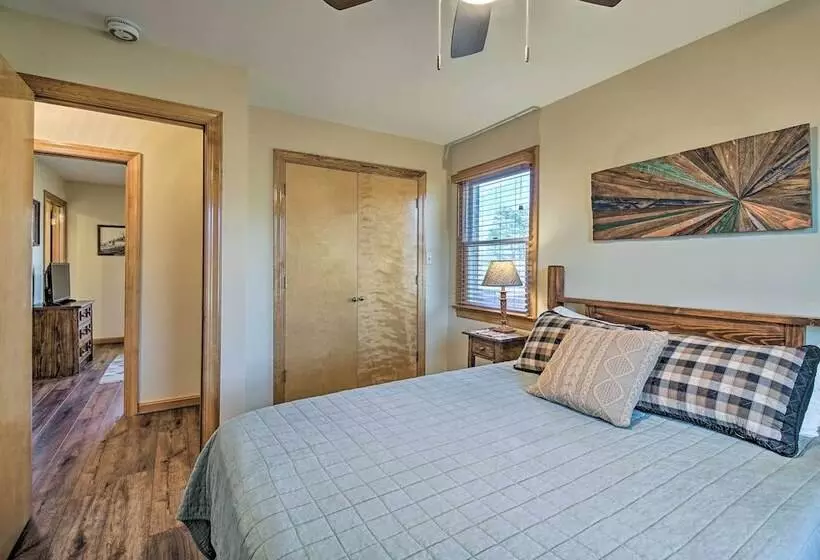 Home W/ Hot Tub Near Shenandoah Nat L Park!