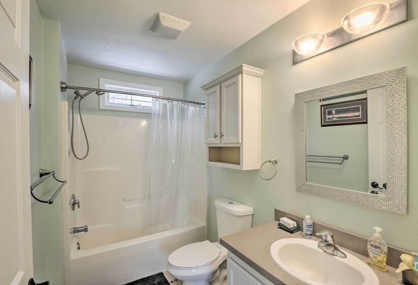 Idyllic Washington Retreat W/ Fire Pit & Yard