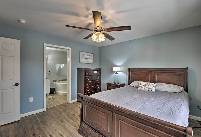 Idyllic Washington Retreat W/ Fire Pit & Yard