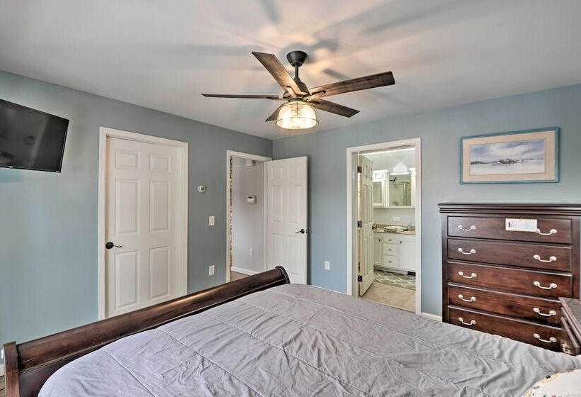 Idyllic Washington Retreat W/ Fire Pit & Yard