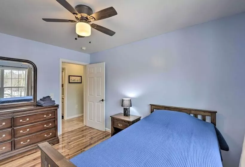 Idyllic Washington Retreat W/ Fire Pit & Yard