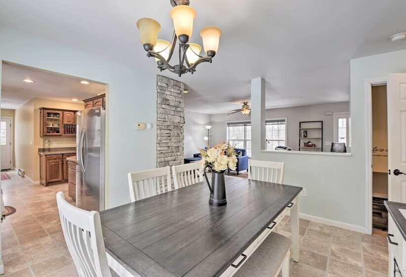 Idyllic Washington Retreat W/ Fire Pit & Yard