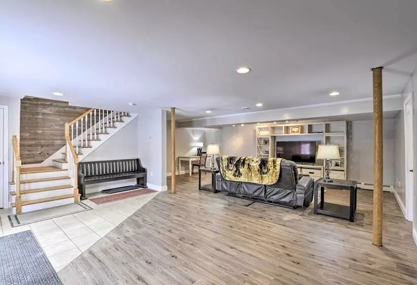 Idyllic Washington Retreat W/ Fire Pit & Yard