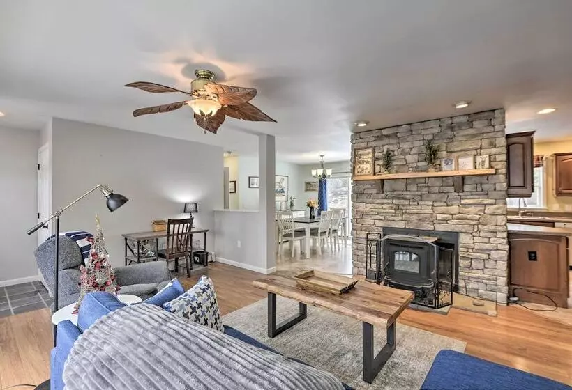 Idyllic Washington Retreat W/ Fire Pit & Yard