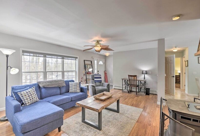 Idyllic Washington Retreat W/ Fire Pit & Yard