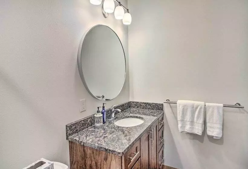 3 Mi To Andes Tower Hills: Lake House W/ Kayaks!