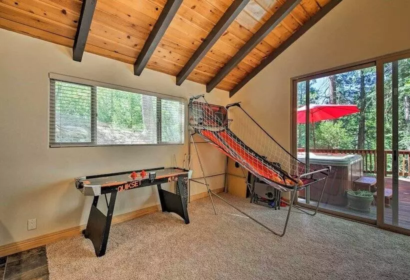 Luxe Lake Arrowhead Home W/ Game Room+hot Tub