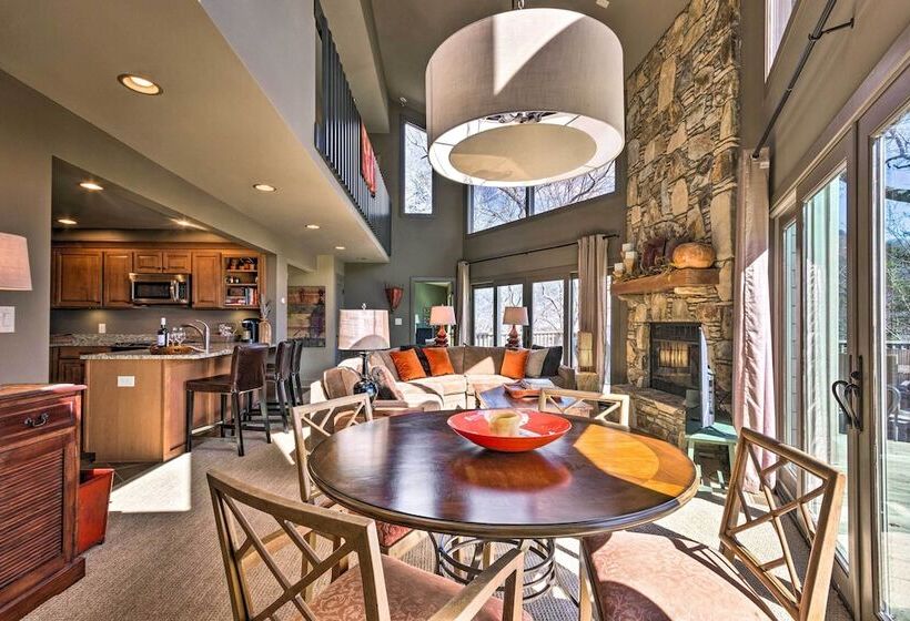 Luxe Rumbling Bald Home W/ Deck & Mountain View