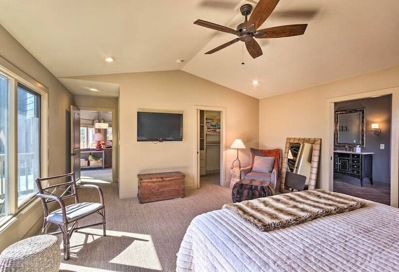 Luxe Rumbling Bald Home W/ Deck & Mountain View