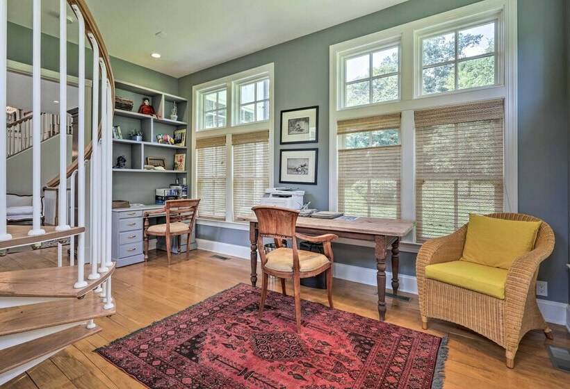 Luxurious Beallsville Retreat: Near Vineyards