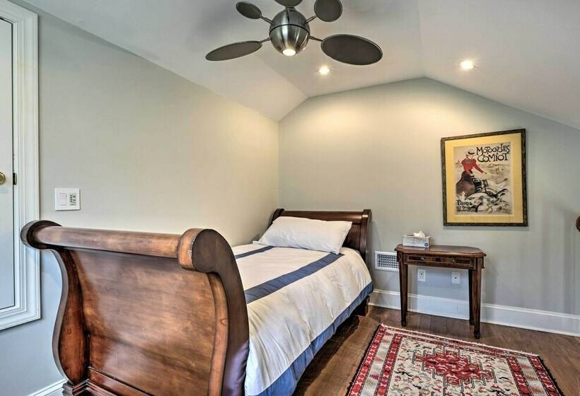 Luxurious Beallsville Retreat: Near Vineyards