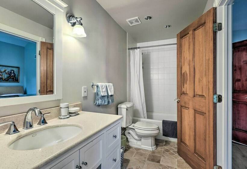 Luxurious Beallsville Retreat: Near Vineyards