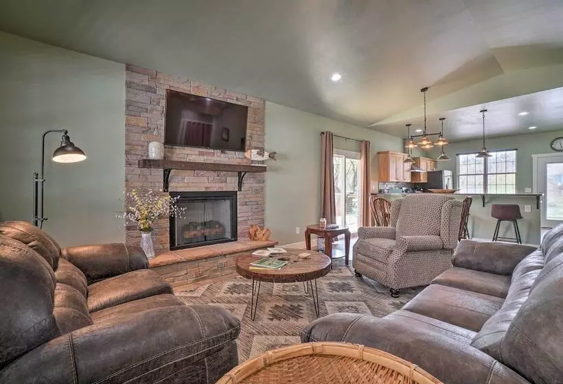 Modern Retreat W/ Deck: Walk To White River!